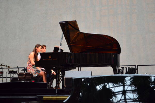 Vicky Chow performing Evan Ziporyn's "In Bounds"