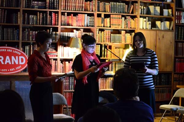 Mellissa Hughes (center) with Martha Cluver and Caroline Shaw (known together as Va Vocals) - Photo: Thomas Deneuville