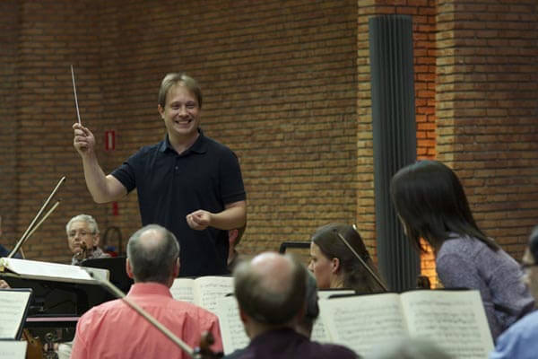 Ludovic Morlot in rehearsal - Photo by Bernard Coutant